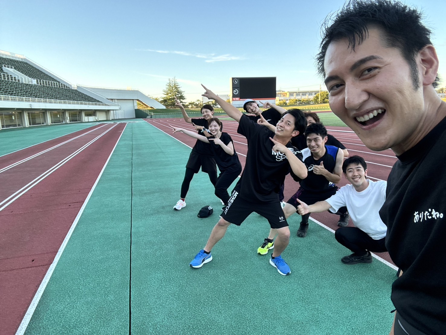 陸上トラックで練習