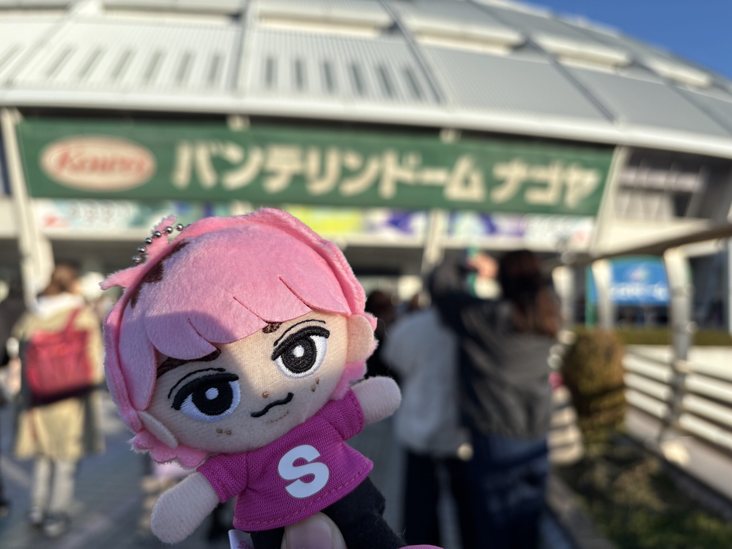 推し活を楽しむスタッフ