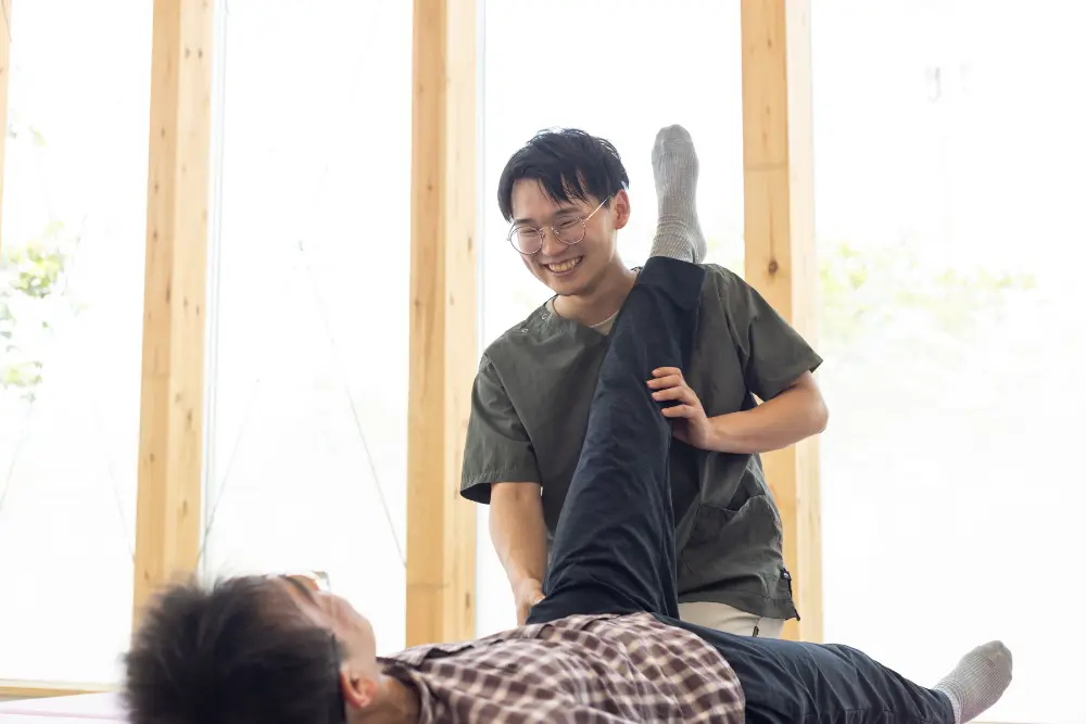 理学療法士によるリハビリの様子